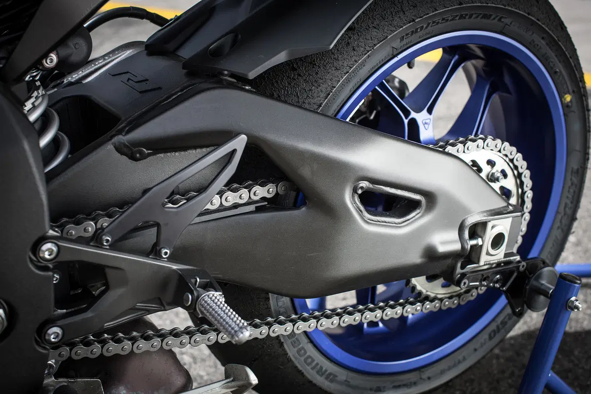 Yamaha YZF-R1 ed YZF-R1M (26)