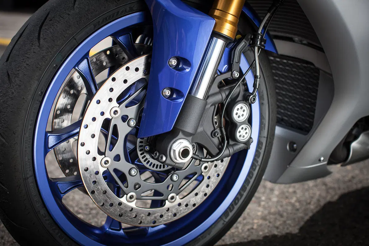Yamaha YZF-R1 ed YZF-R1M (29)