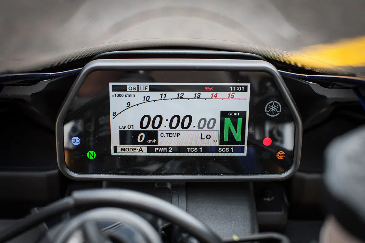 Yamaha YZF-R1 ed YZF-R1M (32)