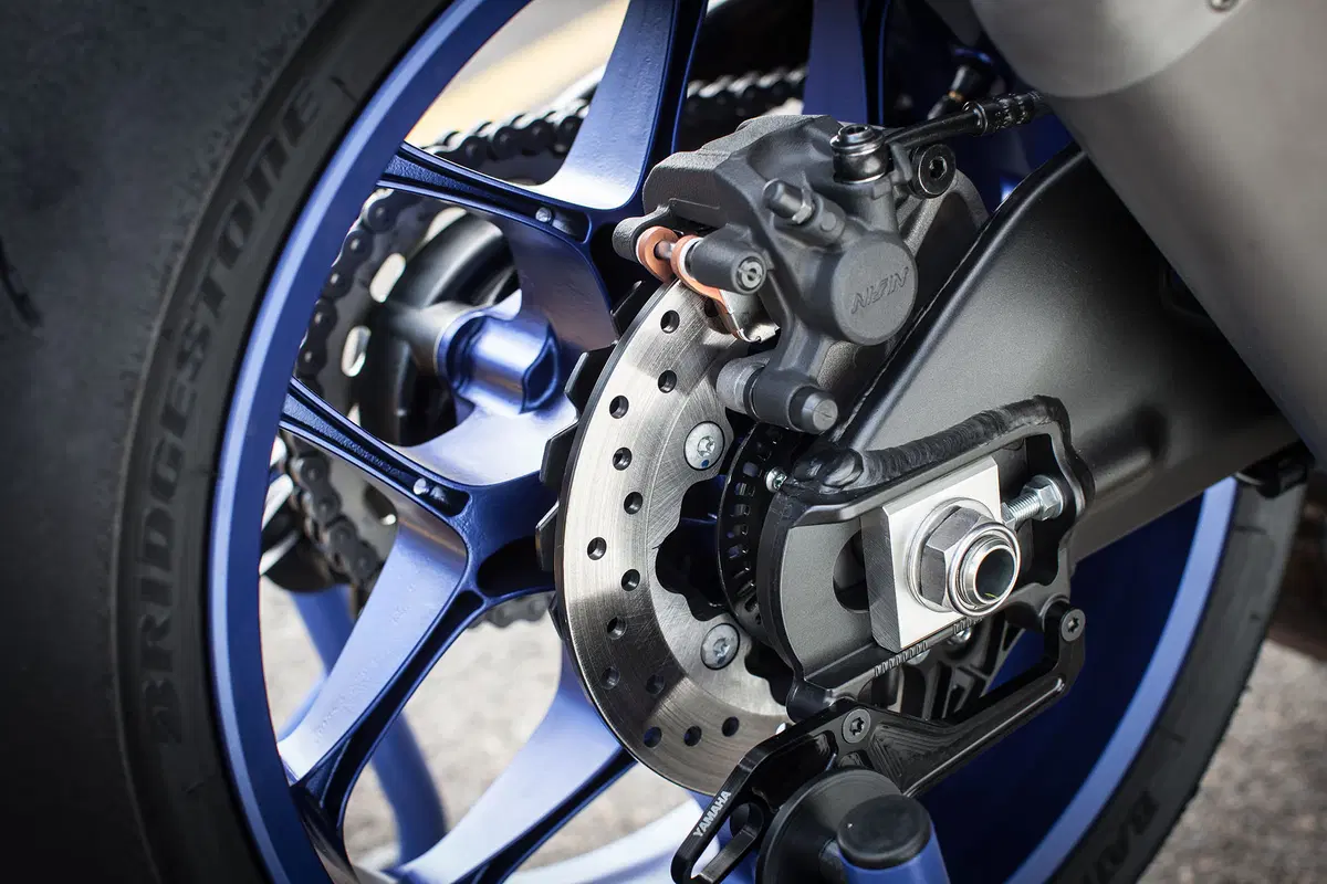 Yamaha YZF-R1 ed YZF-R1M (34)
