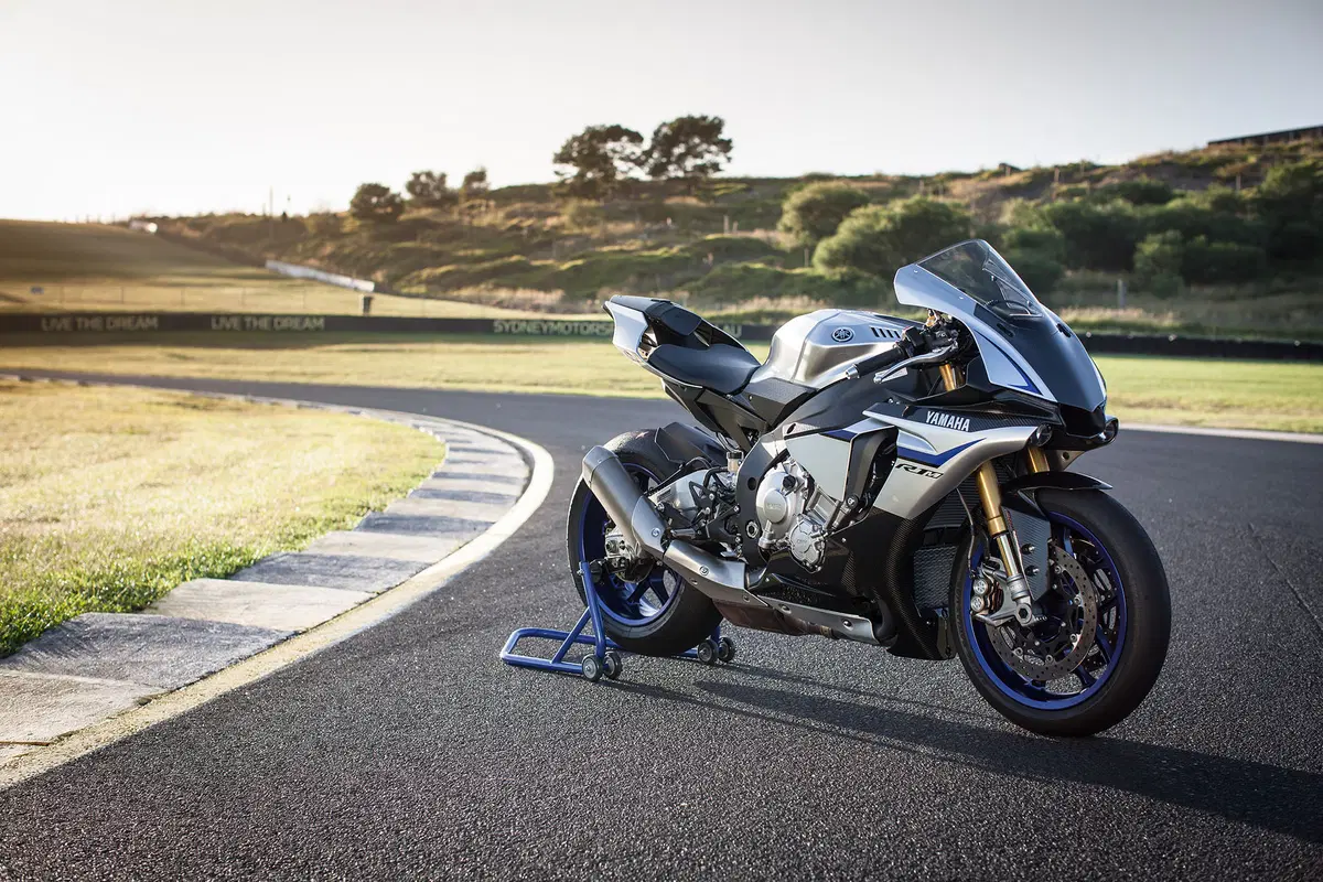 Yamaha YZF-R1 ed YZF-R1M (36)