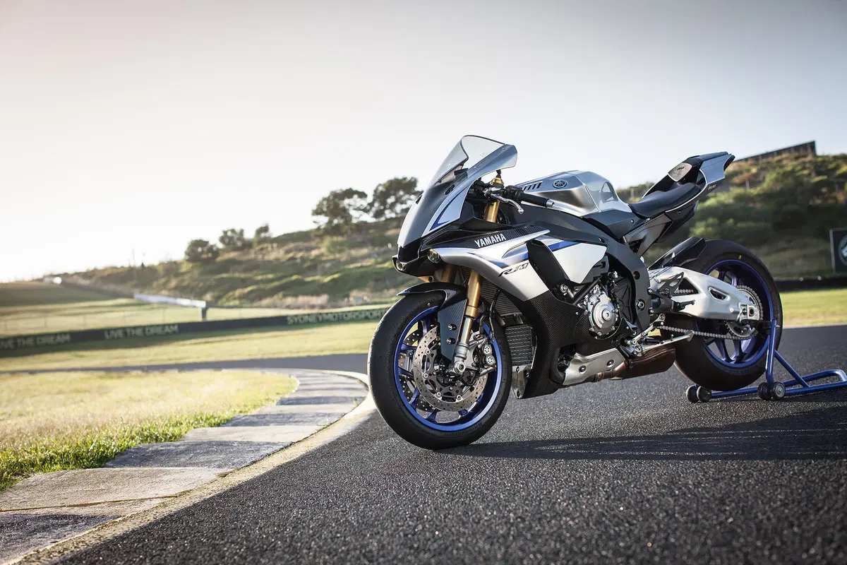 Yamaha YZF-R1 ed YZF-R1M (37)