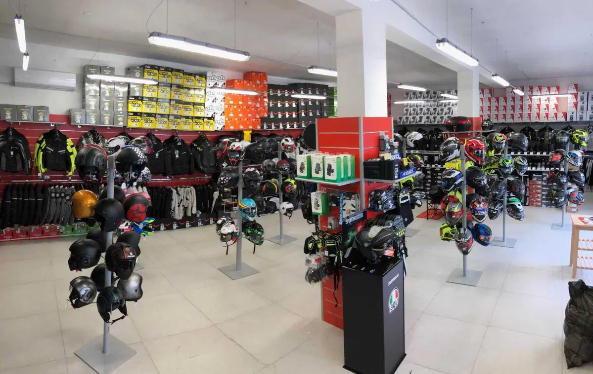 Motoabbigliamento Prato: 17 e 18 inaugurazione per l'ampliamento del negozio (3)