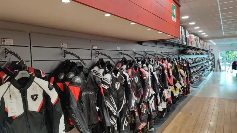 Motoabbigliamento Prato: 17 e 18 inaugurazione per l'ampliamento del negozio