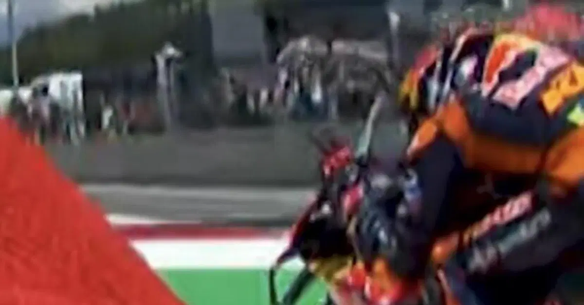 [VIDEO] MotoGP 2023, GP d'Italia al Mugello. E voi Jack Miller che stacca una mano in partenza lo avevate visto?