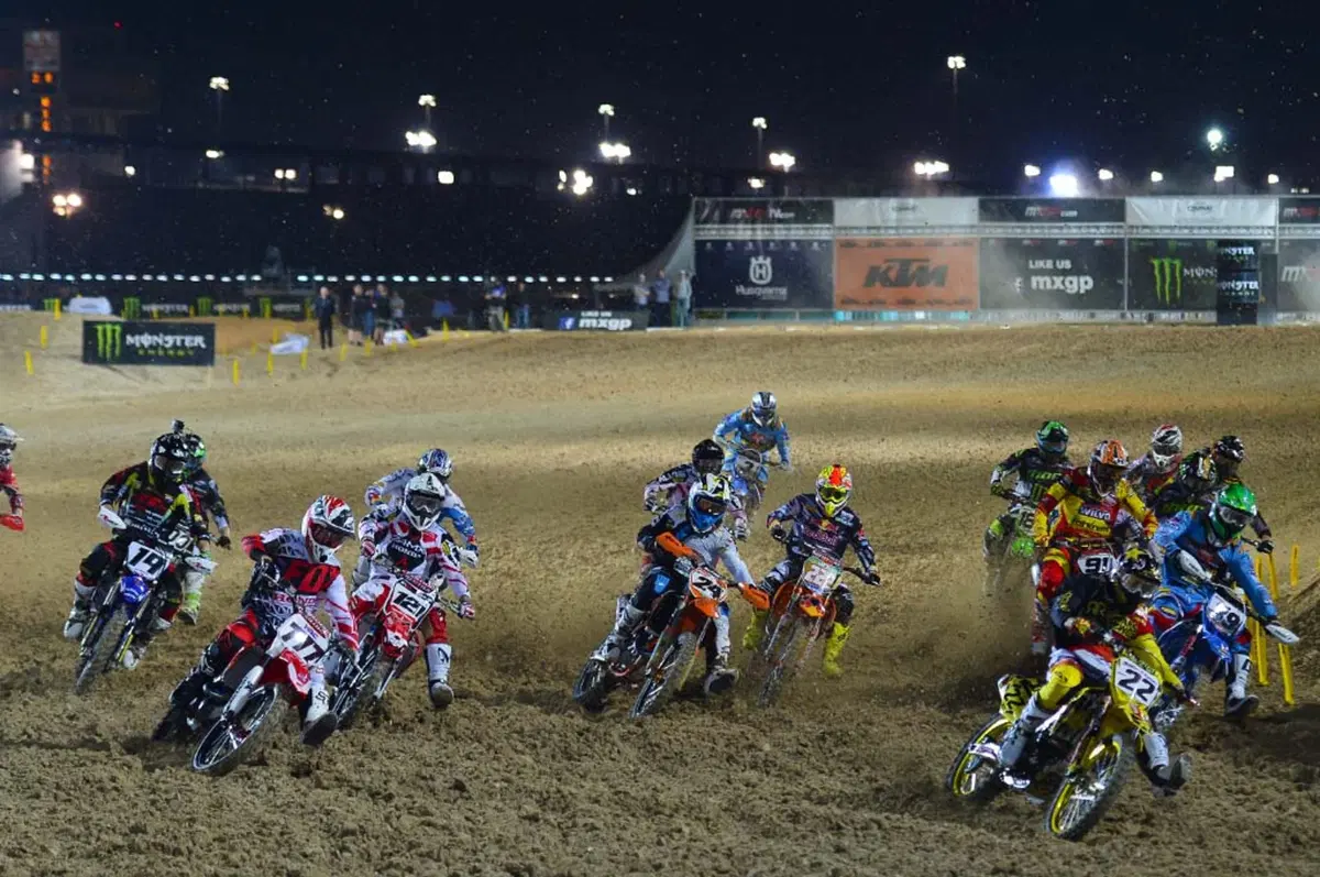 Il mondiale Motocross al via in Qatar. Cairoli contro tutti