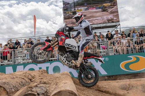 La Ducati DesertX conquista l’Iron Road Prolog all’Erzbergrodeo con Antoine Meo