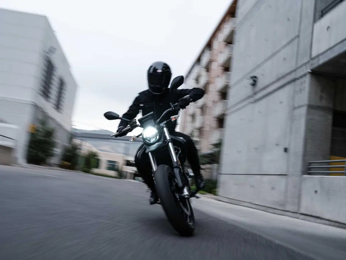 Arrivano le elettriche per tutti: ecco le nuove Zero Motorcycles da 11 kW (13)