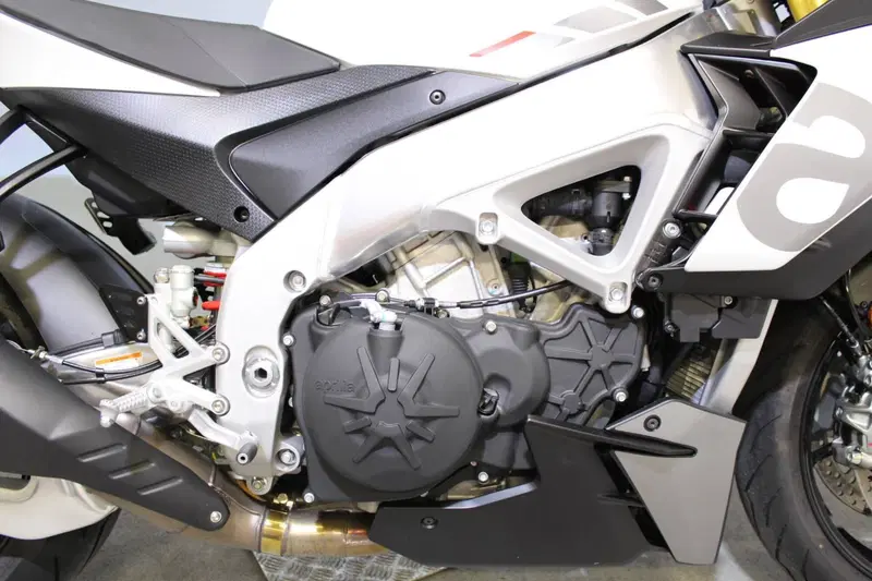 Aprilia Tuono V4 (2021 - 24) (11)