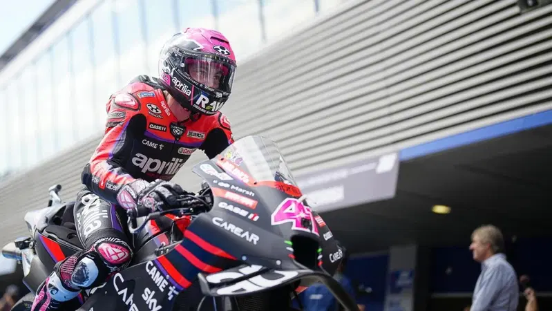 MotoGP 2023. GP di Germania. La caduta di bici costa caro, Aleix Espargaro: "Ho l'astragalo rotto"