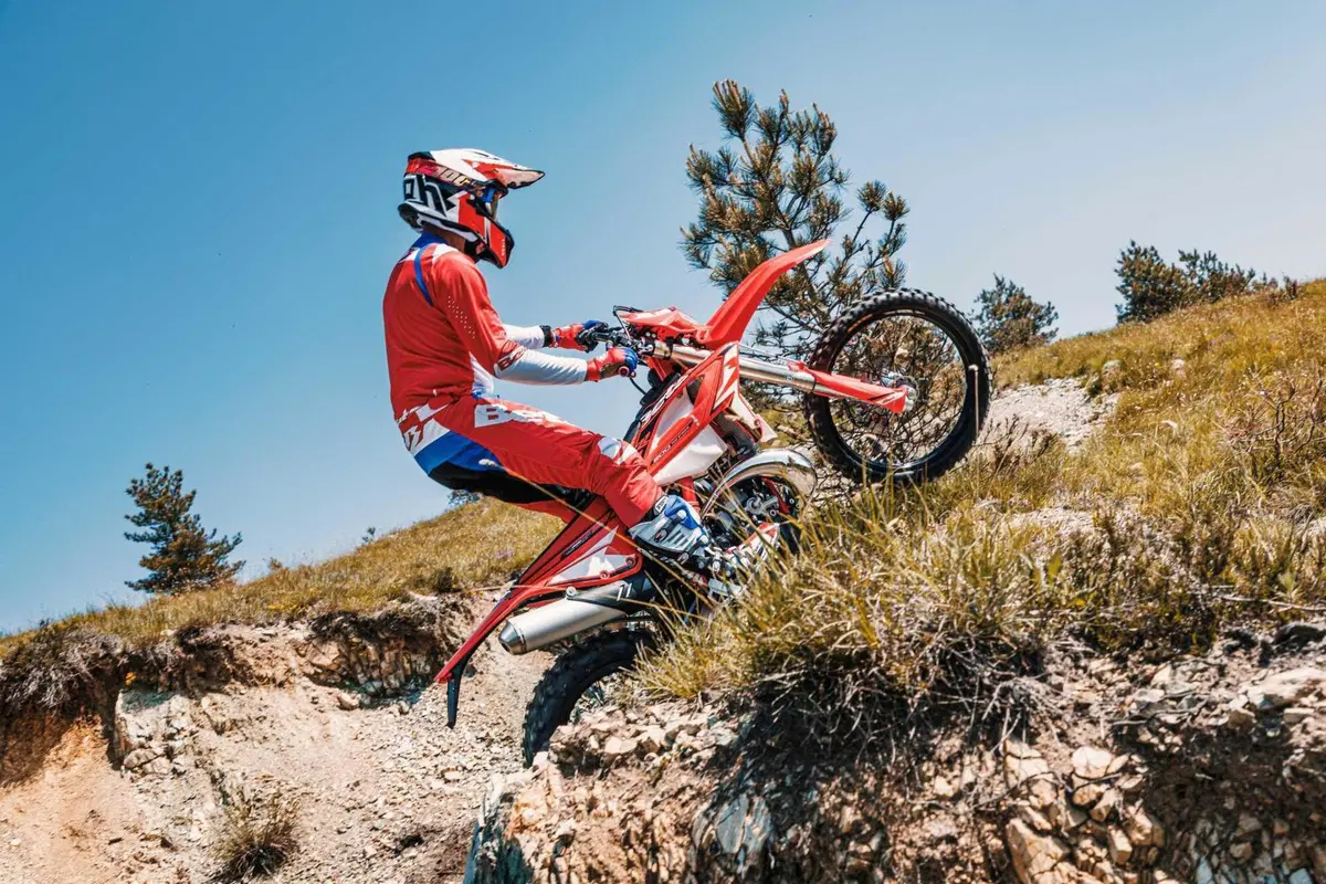 Le Enduro Beta RR 2T e 4T ricevono importanti novità per il 2024