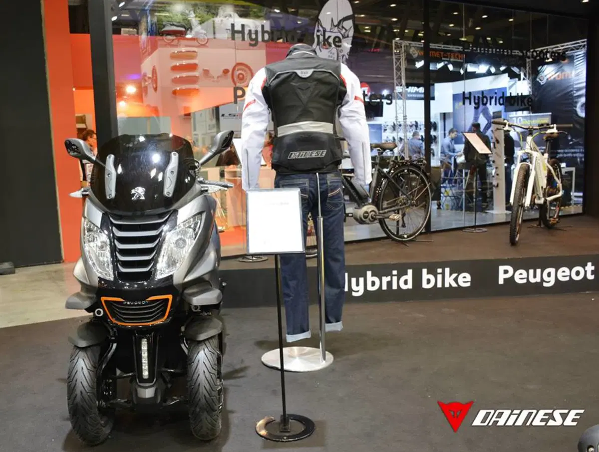 Dainese e Peugeot Scooters insieme al servizio della sicurezza (9)