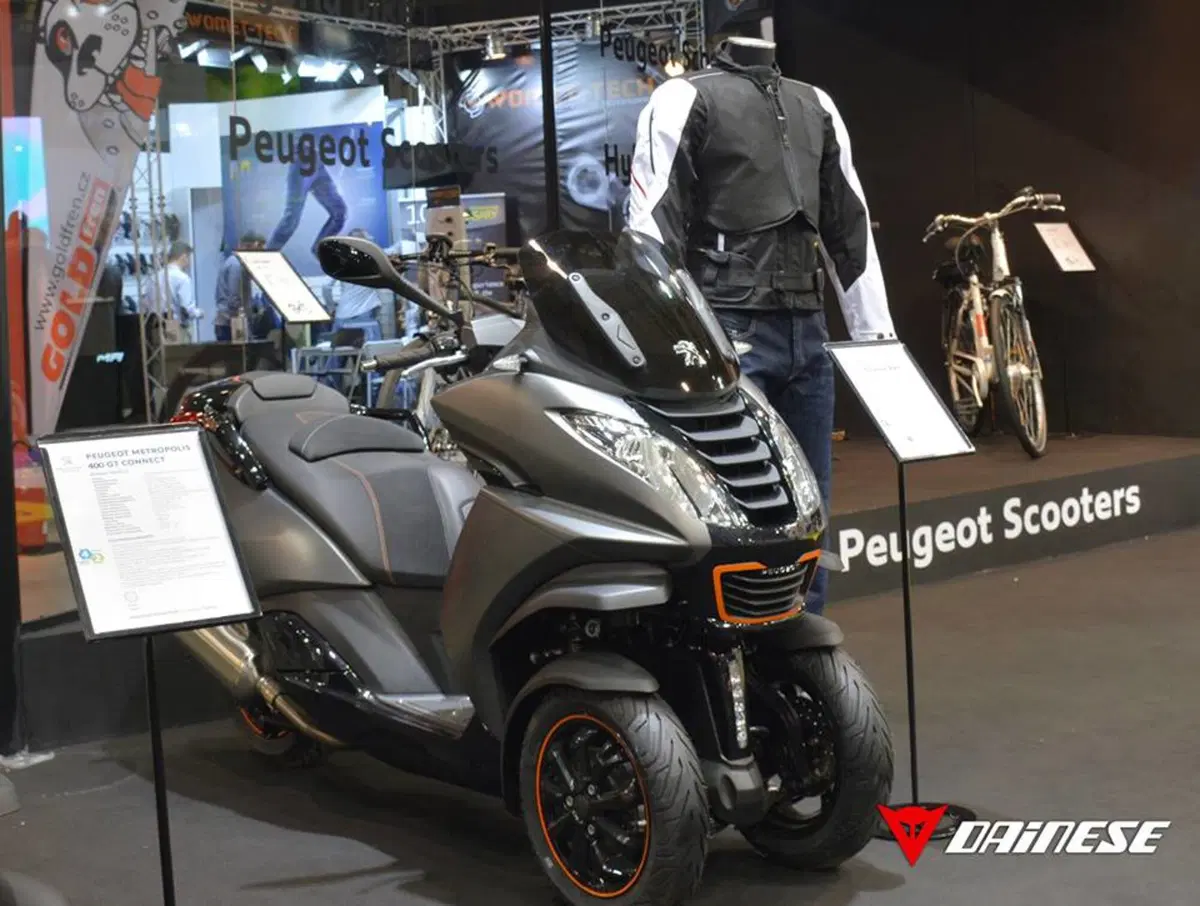 Dainese e Peugeot Scooters insieme al servizio della sicurezza (10)