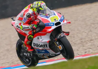 MotoGP, Assen 2016. Iannone è il più veloce nelle FP2, Rossi a 0.004