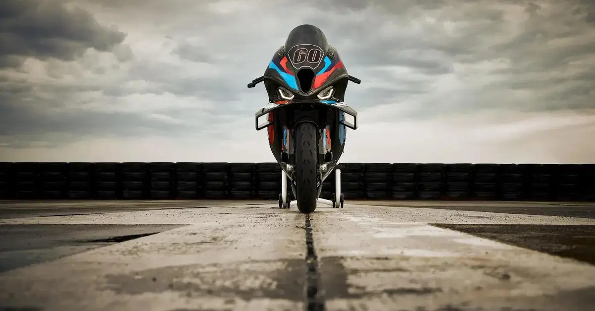 BMW mette le luci sulle ali