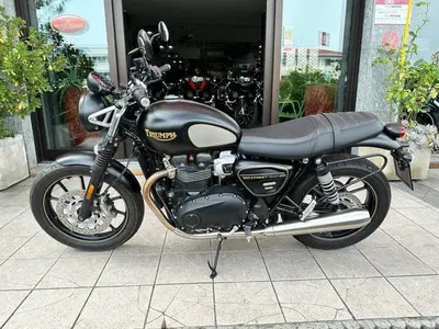 Triumph Street Twin 900 (2021 - 22) usata