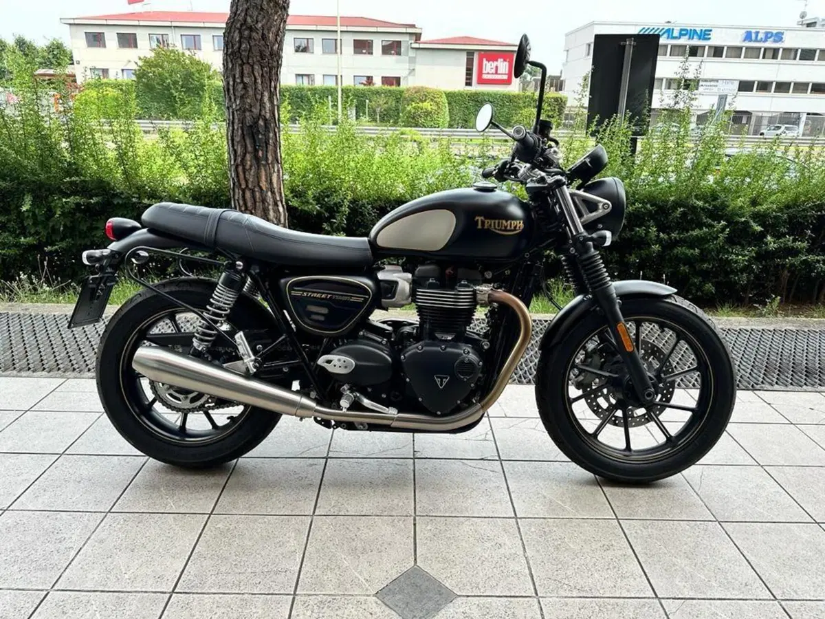Triumph Street Twin 900 (2021 - 22) (2)