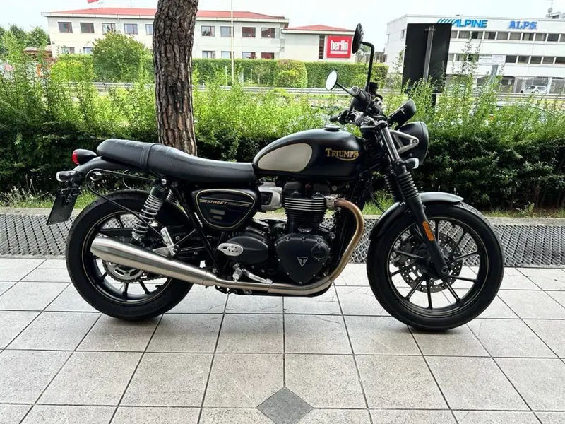 Triumph Street Twin 900 (2021 - 22) (2)