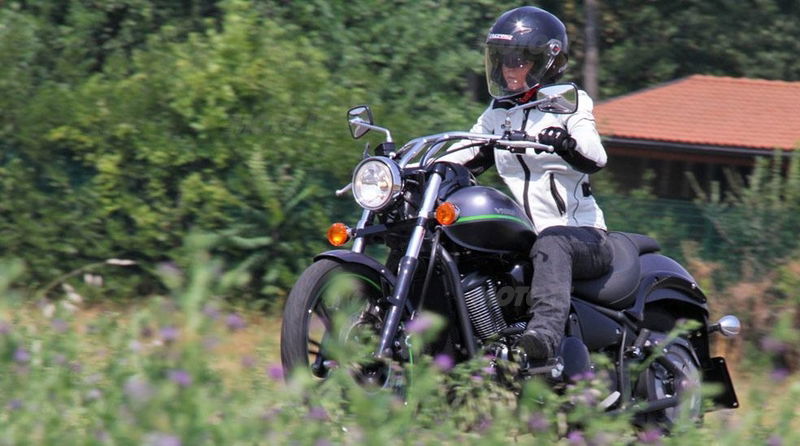 Donne in moto: sempre belle, ma in sicurezza!