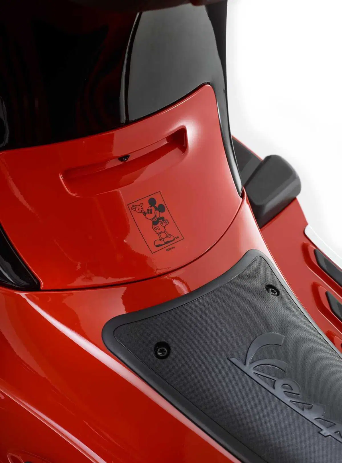 Quando motori e cartoni si incontrano: nasce la Vespa Disney! (12)