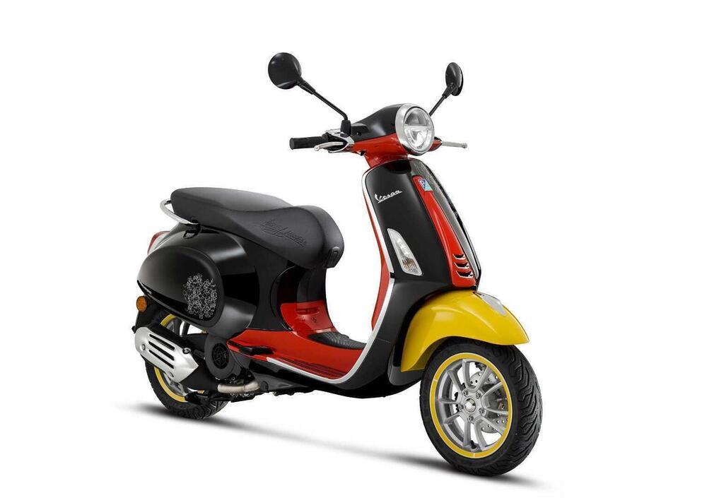 Vespa Primavera 50 Disney Mickey Mouse Edition by Vespa (2023 - 24) (5)