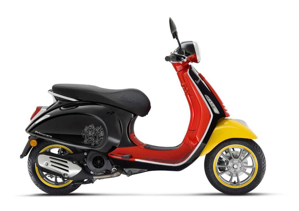 Vespa Primavera 50 Disney Mickey Mouse Edition by Vespa (2023 - 24) (4)