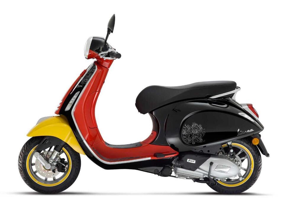 Vespa Primavera 50 Disney Mickey Mouse Edition by Vespa (2023 - 24) (2)