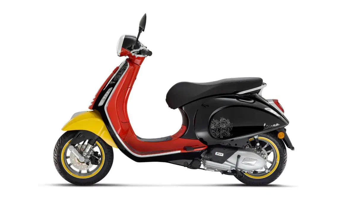 Vespa Primavera 125 Primavera 125 Disney Mickey Mouse Edition by Vespa (2023 - 24) (2)