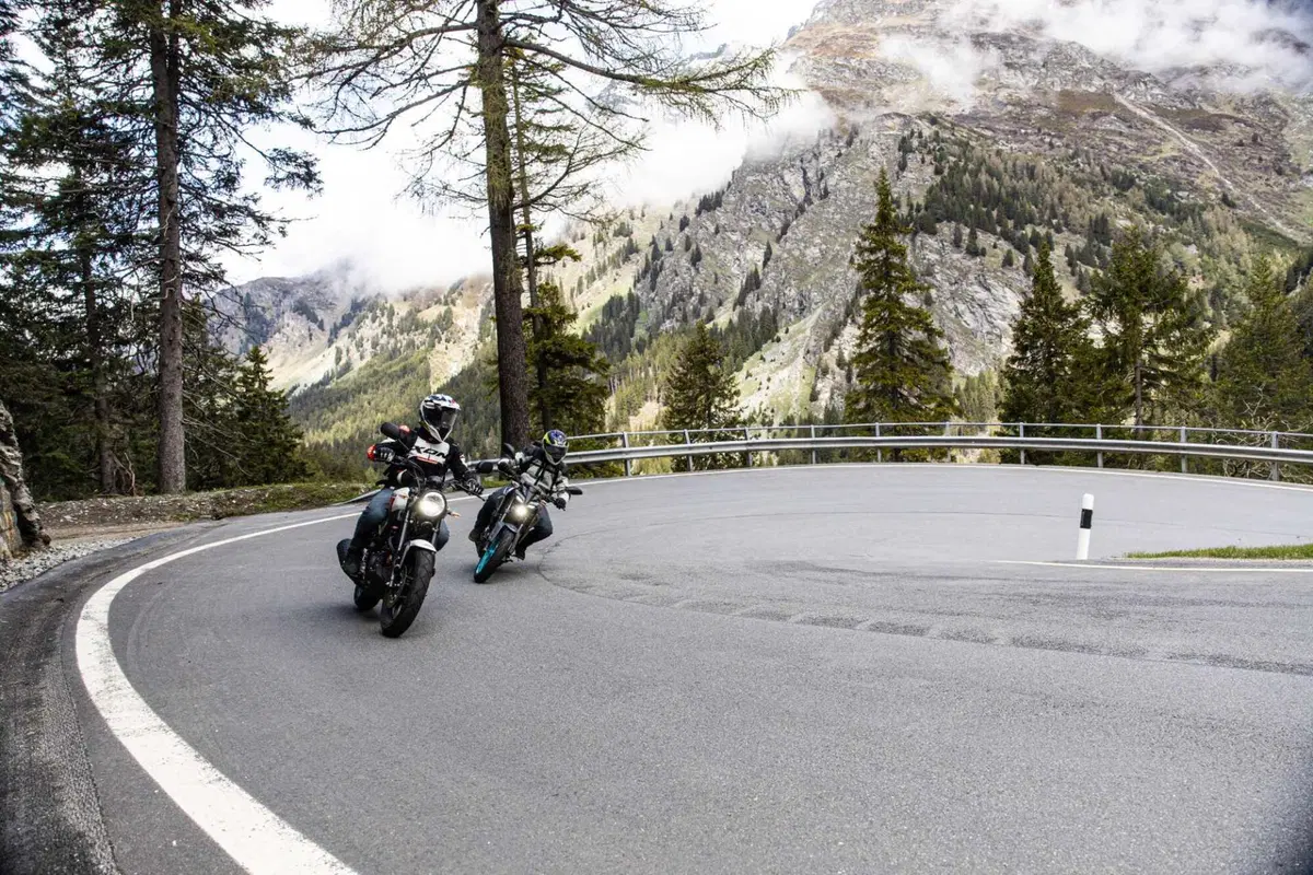 Sulle Alpi con le 125! A caccia di passi alpini con Yamaha XSR 125 ed MT 125 (5)