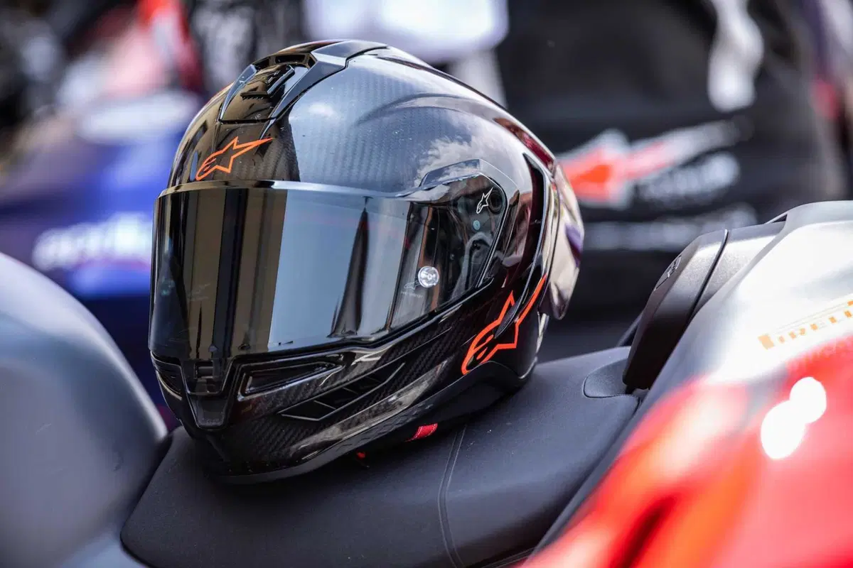 Alpinestars S-R10: Difficile cominciare meglio! (2)