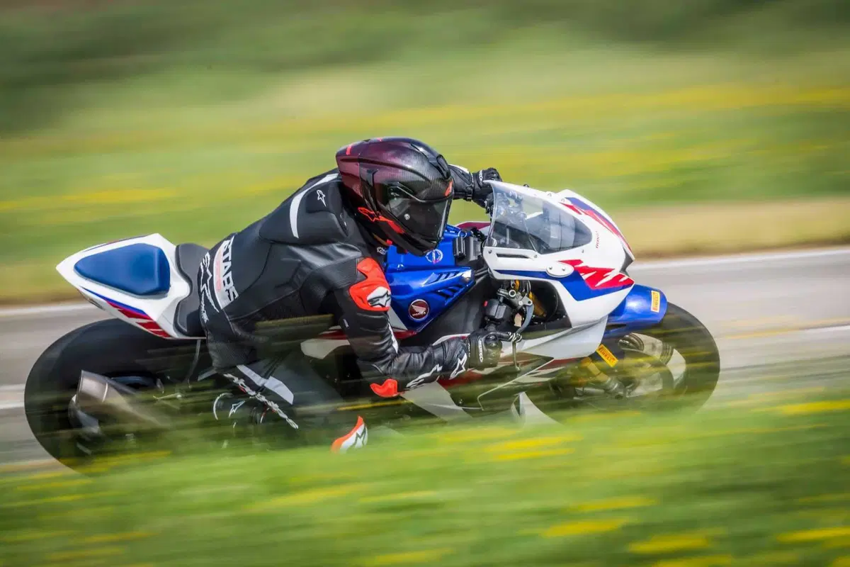 Alpinestars S-R10: Difficile cominciare meglio! (5)
