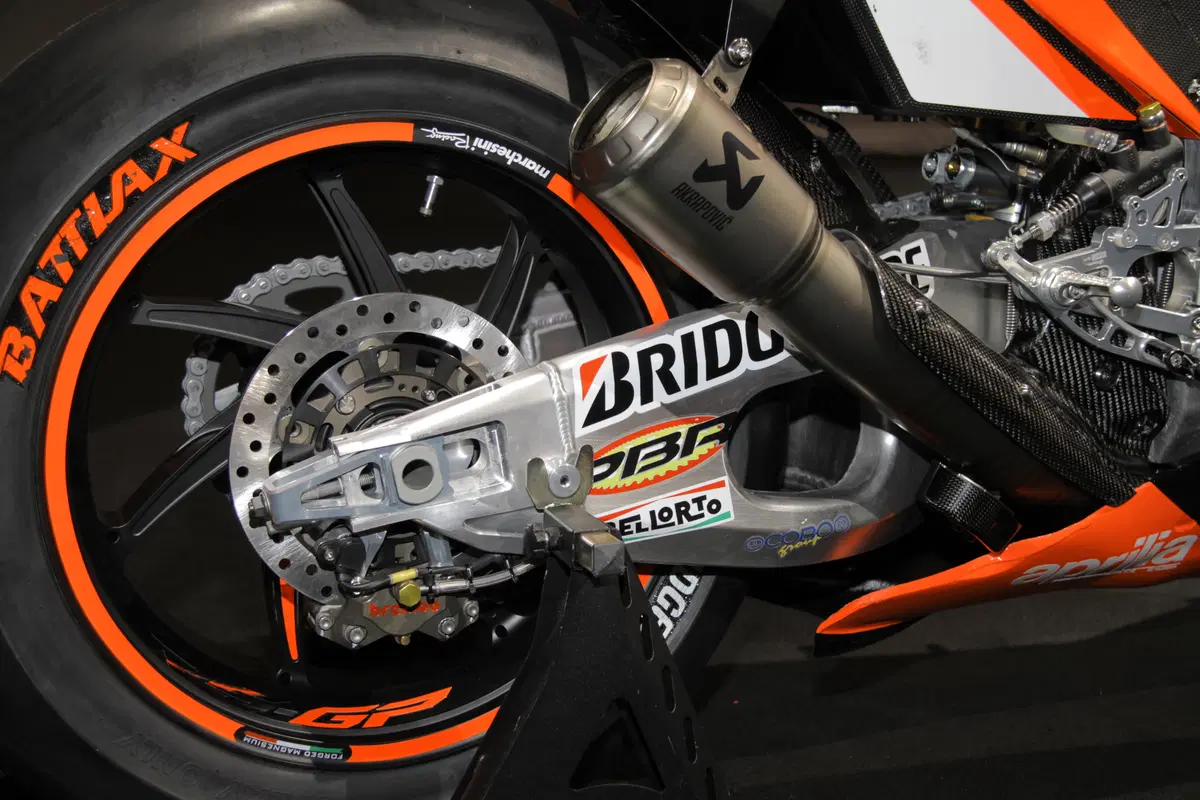 MotoGP. Aprilia svela la nuova RS-GP 2015 di Melandri e Bautista (9)