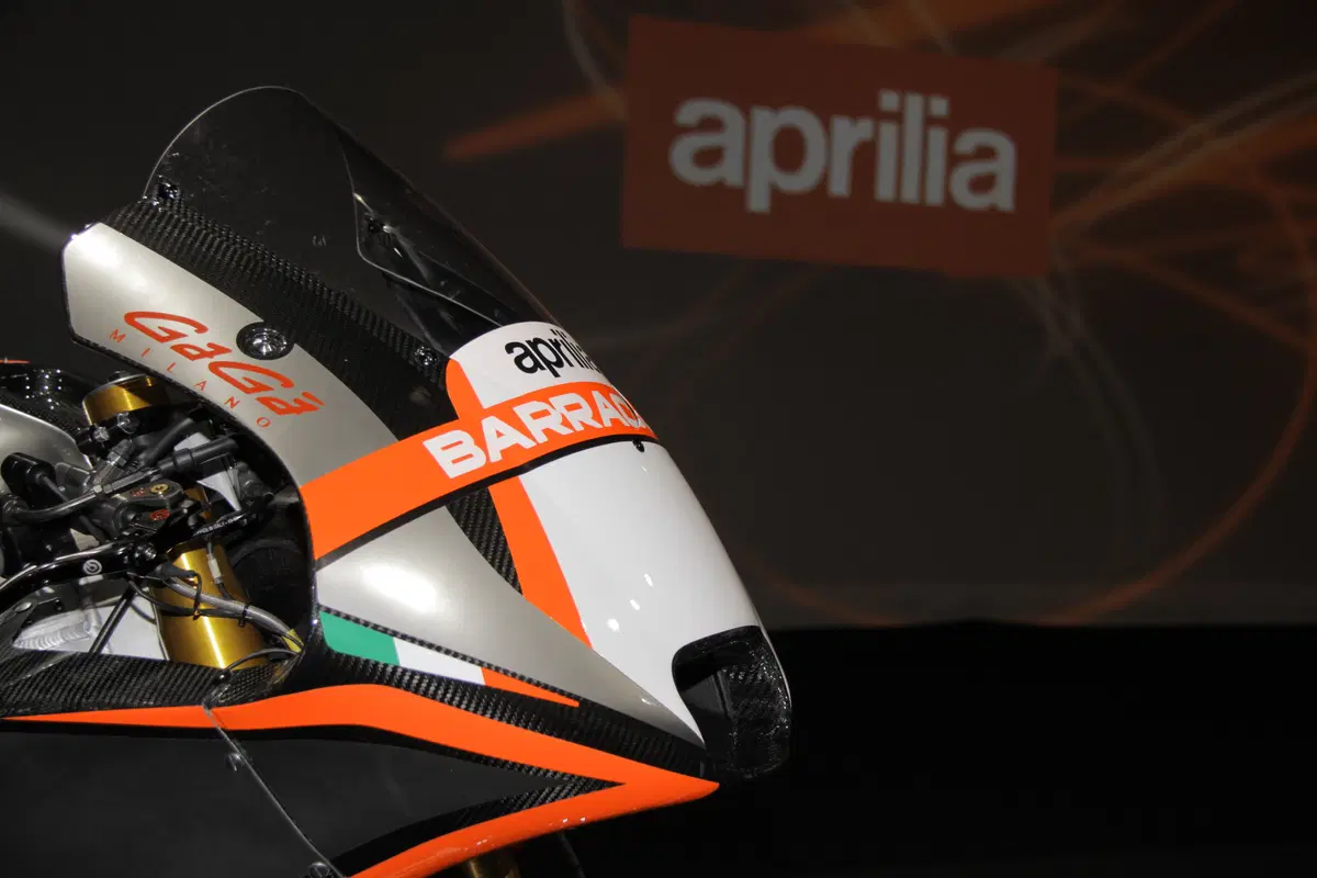MotoGP. Aprilia svela la nuova RS-GP 2015 di Melandri e Bautista (10)