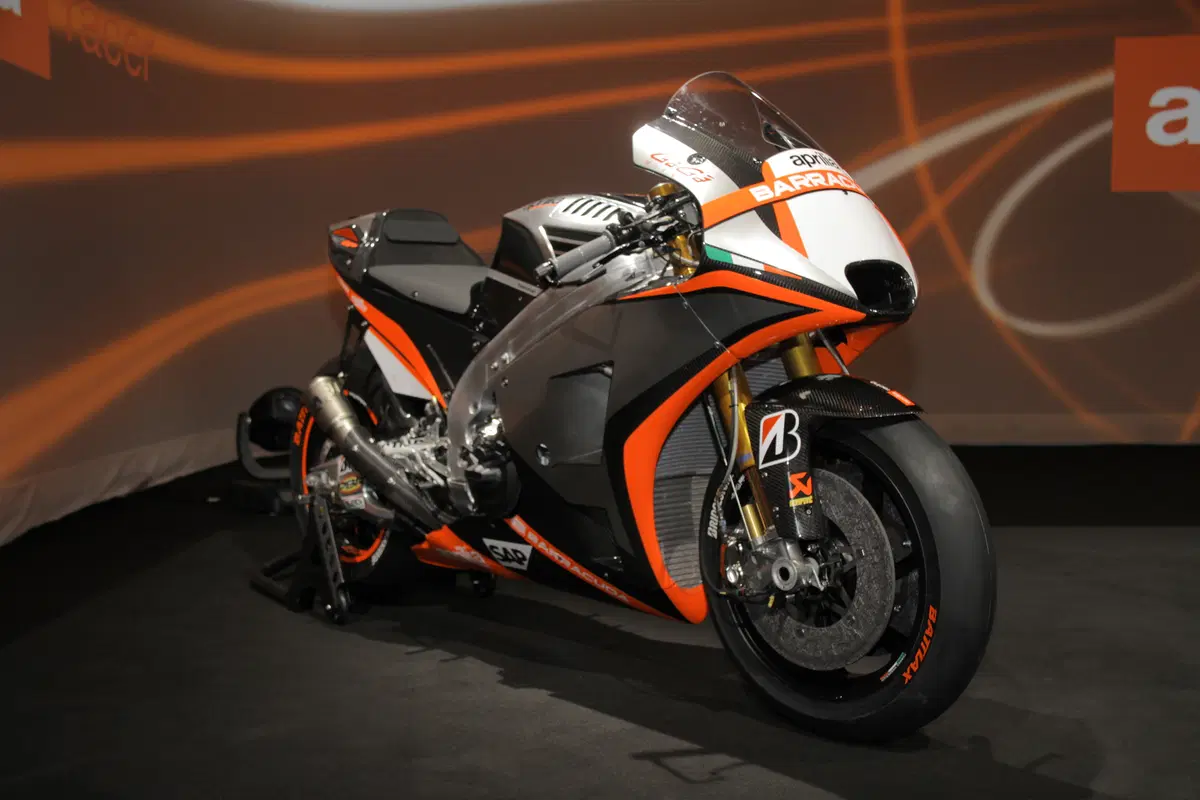 MotoGP. Aprilia svela la nuova RS-GP 2015 di Melandri e Bautista (5)