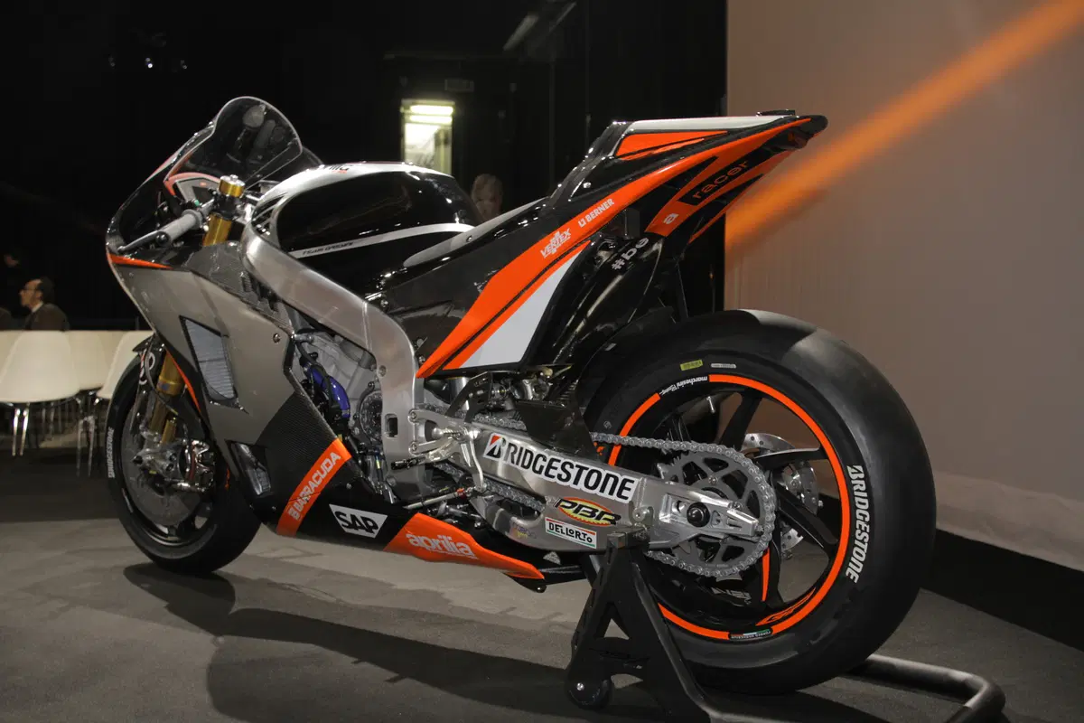MotoGP. Aprilia svela la nuova RS-GP 2015 di Melandri e Bautista (6)