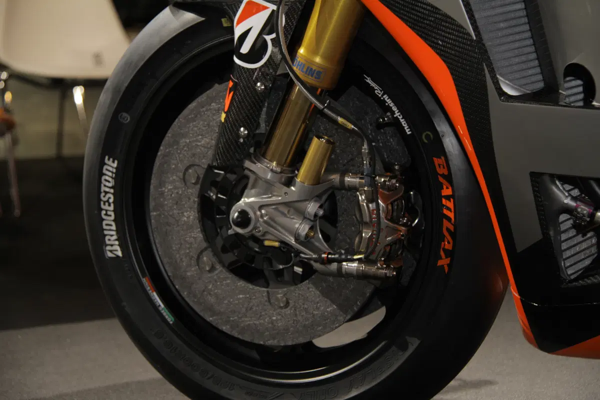 MotoGP. Aprilia svela la nuova RS-GP 2015 di Melandri e Bautista (12)