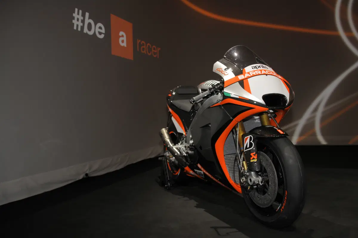 MotoGP. Aprilia svela la nuova RS-GP 2015 di Melandri e Bautista (3)
