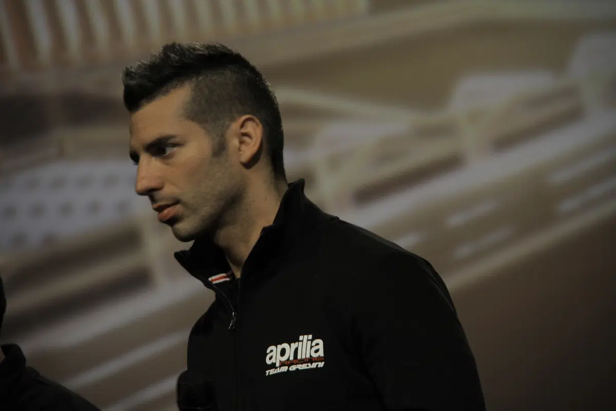 MotoGP. Aprilia svela la nuova RS-GP 2015 di Melandri e Bautista (15)