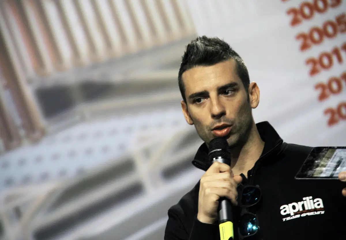 MotoGP. Aprilia svela la nuova RS-GP 2015 di Melandri e Bautista (18)