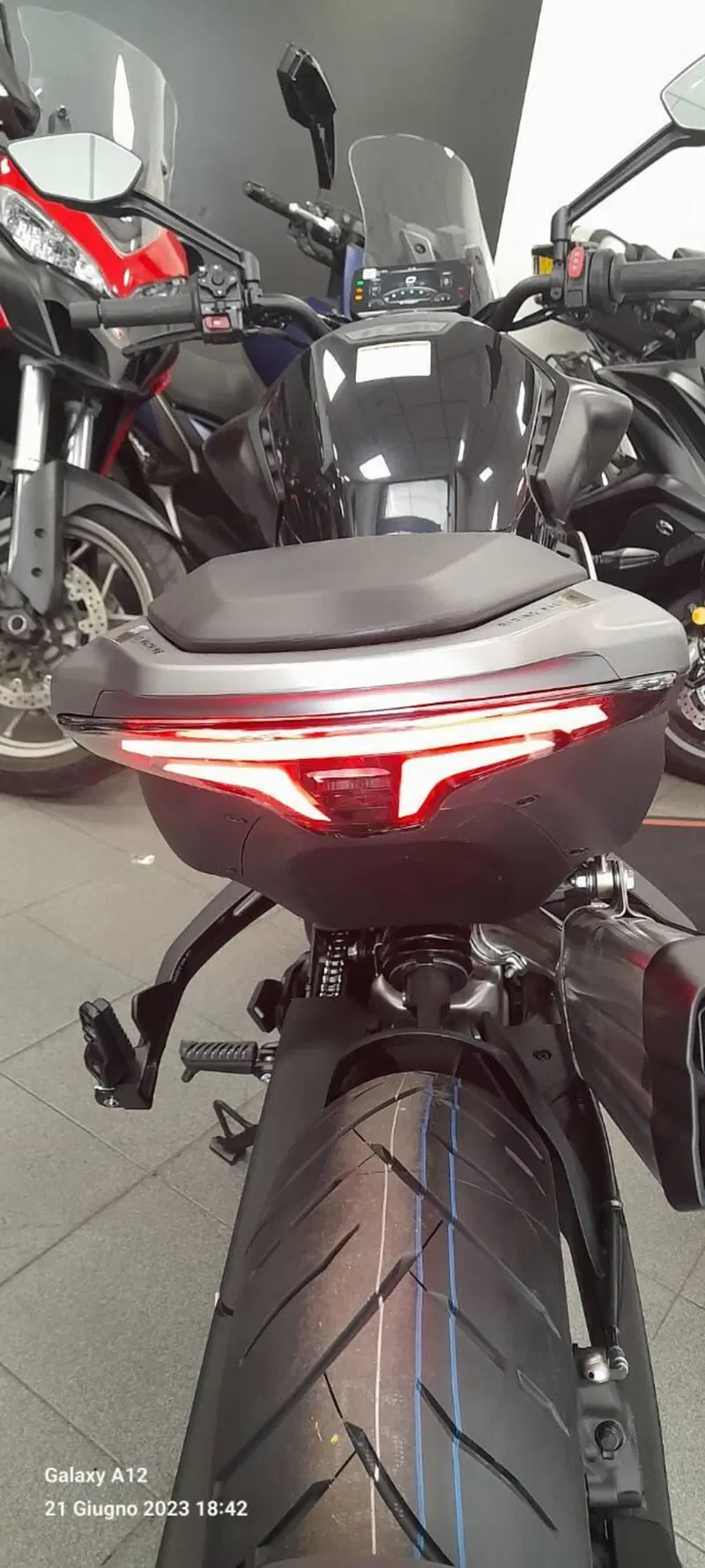 CFMOTO 800NK Sport (2023 - 26) (9)
