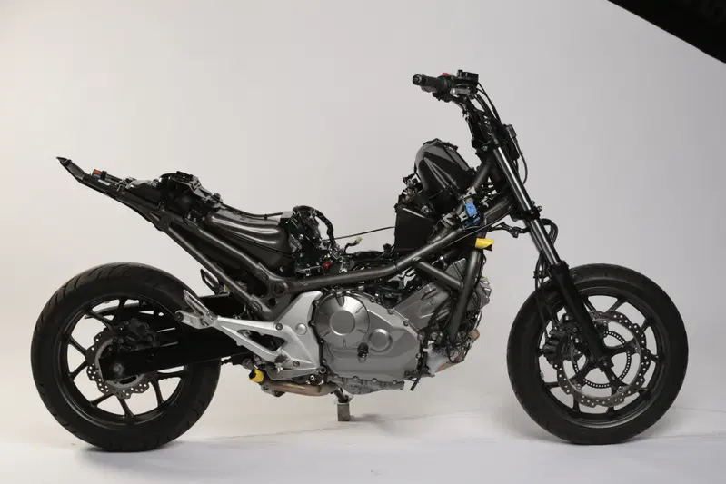 L'altro lato della moto che potete elaborare