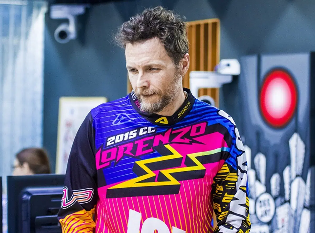 Acerbis veste e colora parte del Lorenzo 2015 cc (2)