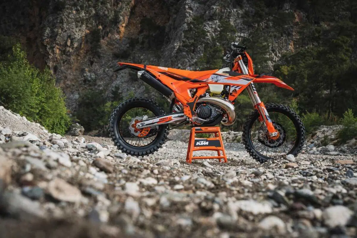 KTM presenta l'esclusiva versione EXC Hardenduro 2024 (6)