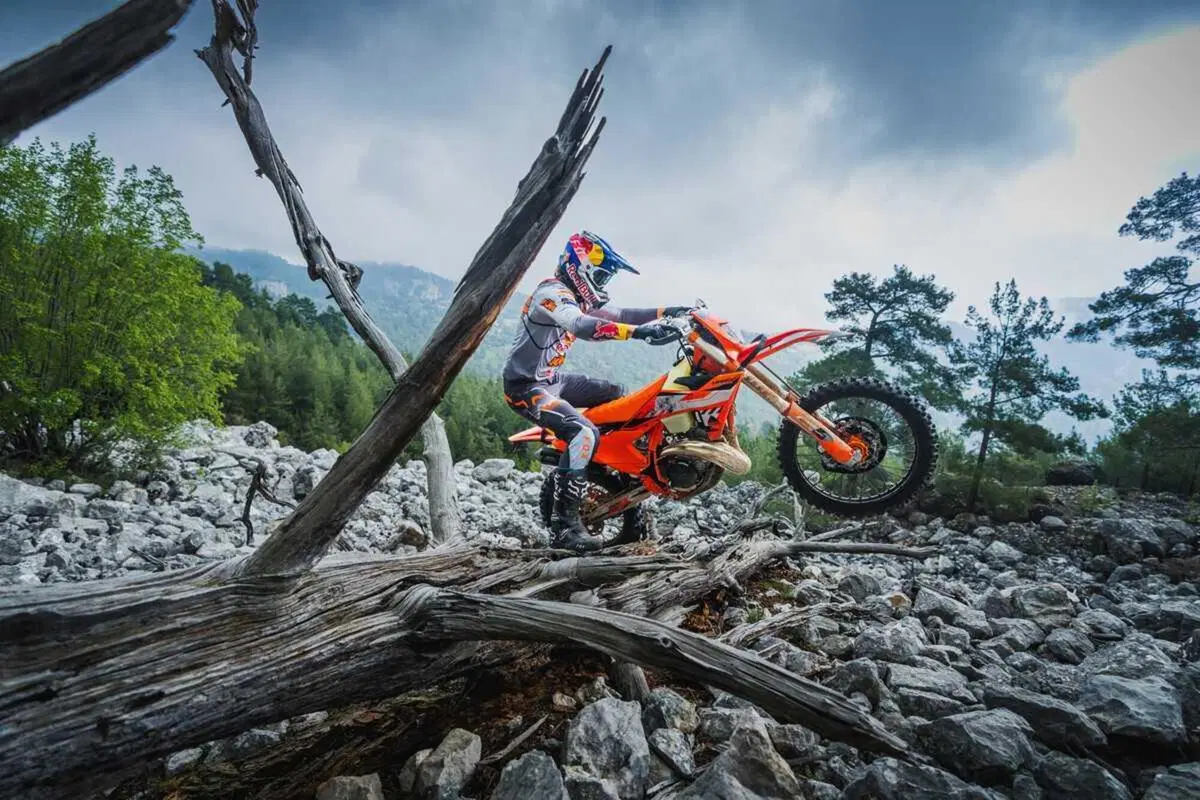 KTM presenta l'esclusiva versione EXC Hardenduro 2024 (4)