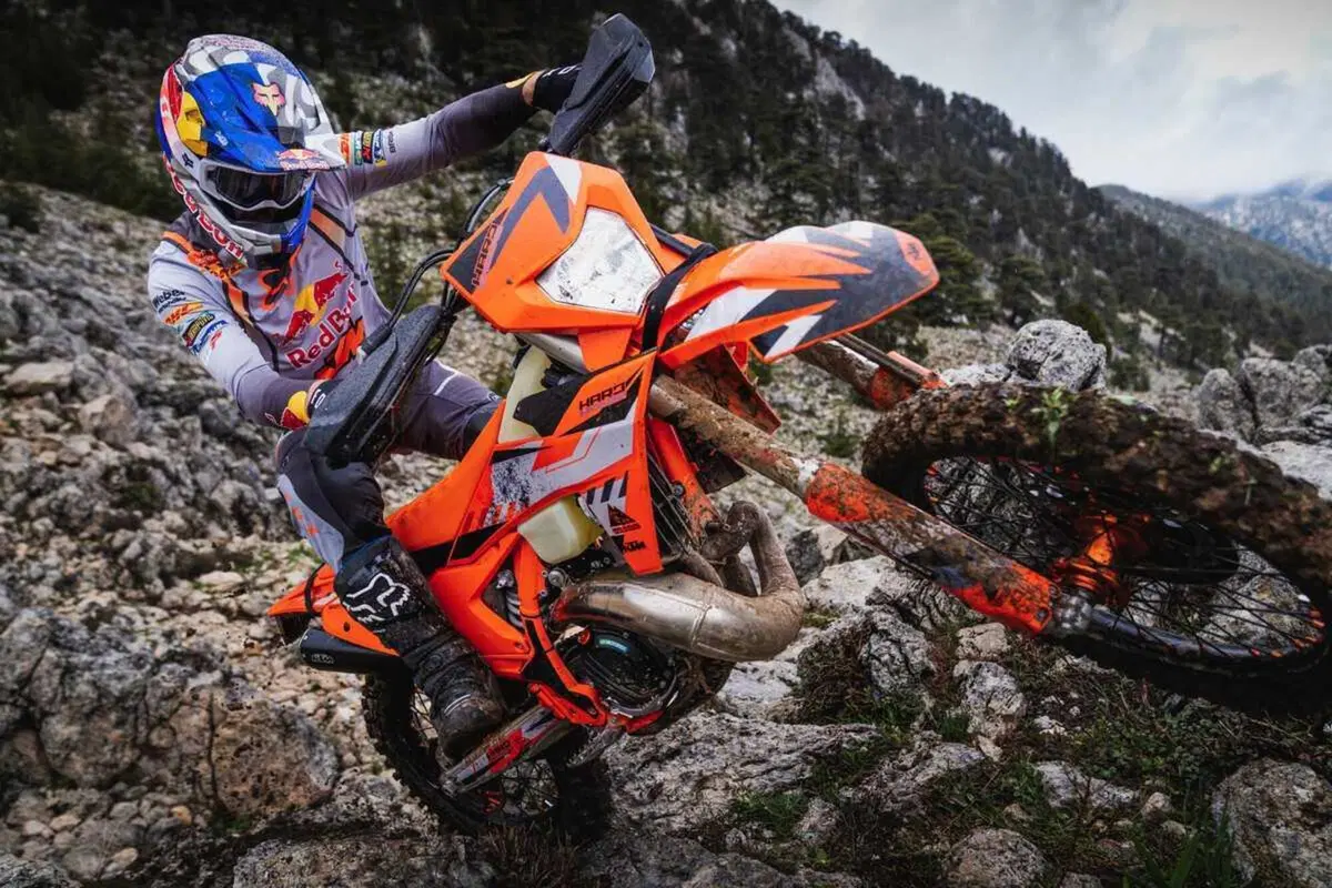 KTM presenta l'esclusiva versione EXC Hardenduro 2024 (2)