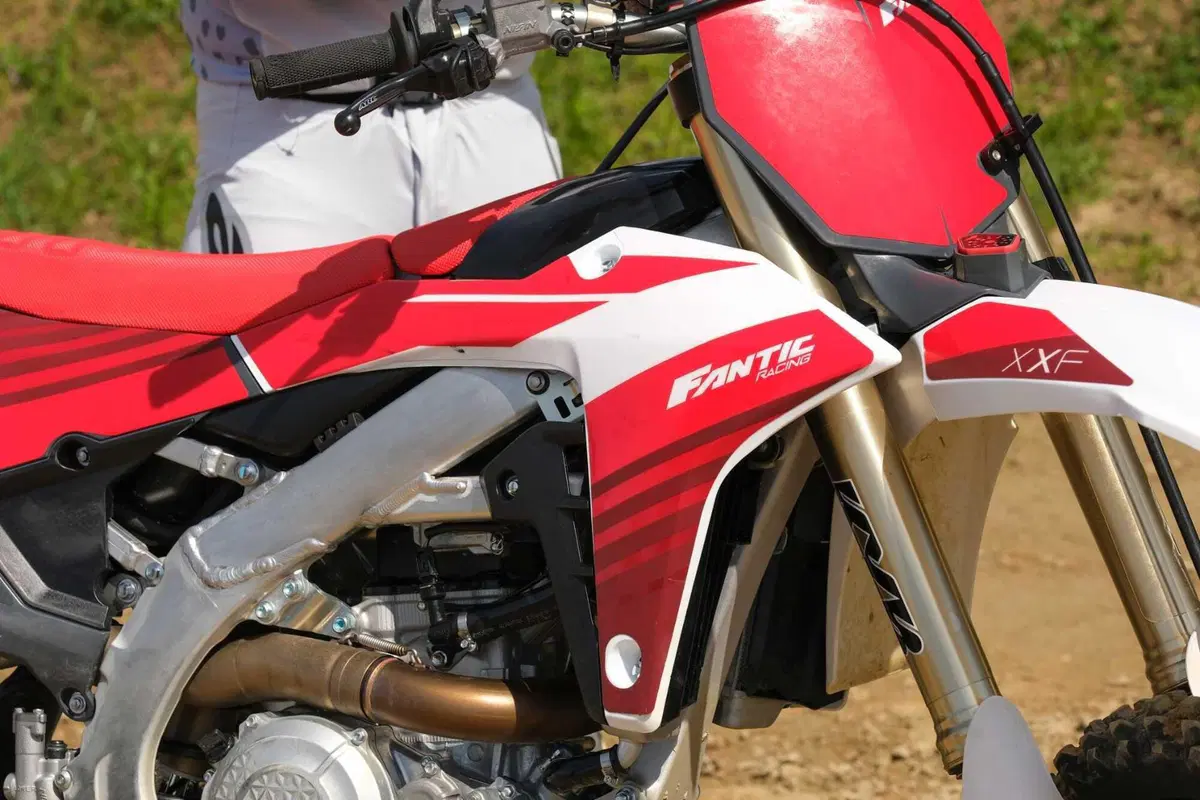 FANTIC XXF 450 TEST ESCLUSIVO: è la migliore moto da cross per correre oggi? (2)