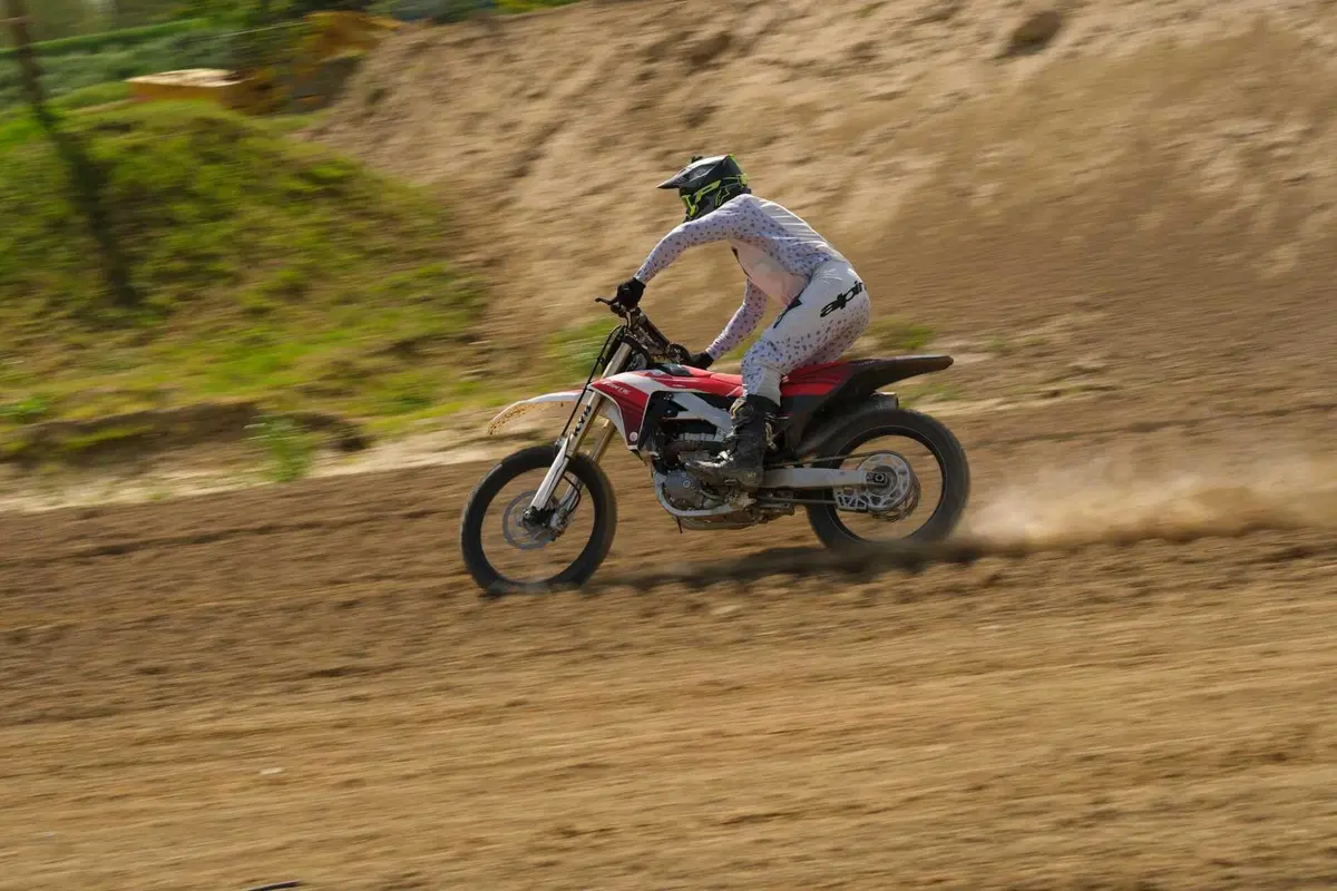 FANTIC XXF 450 TEST ESCLUSIVO: è la migliore moto da cross per correre oggi? (9)