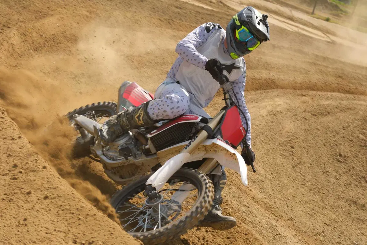 FANTIC XXF 450 TEST ESCLUSIVO: è la migliore moto da cross per correre oggi? (11)