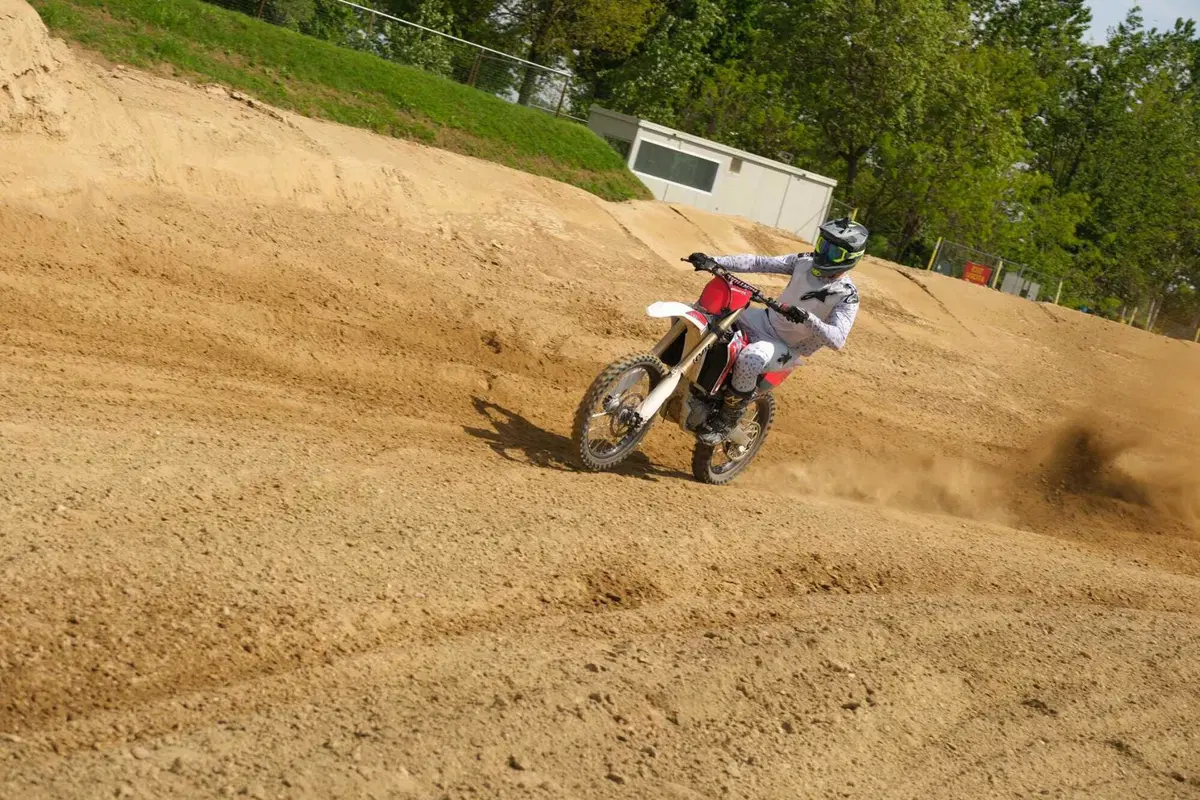 FANTIC XXF 450 TEST ESCLUSIVO: è la migliore moto da cross per correre oggi? (12)