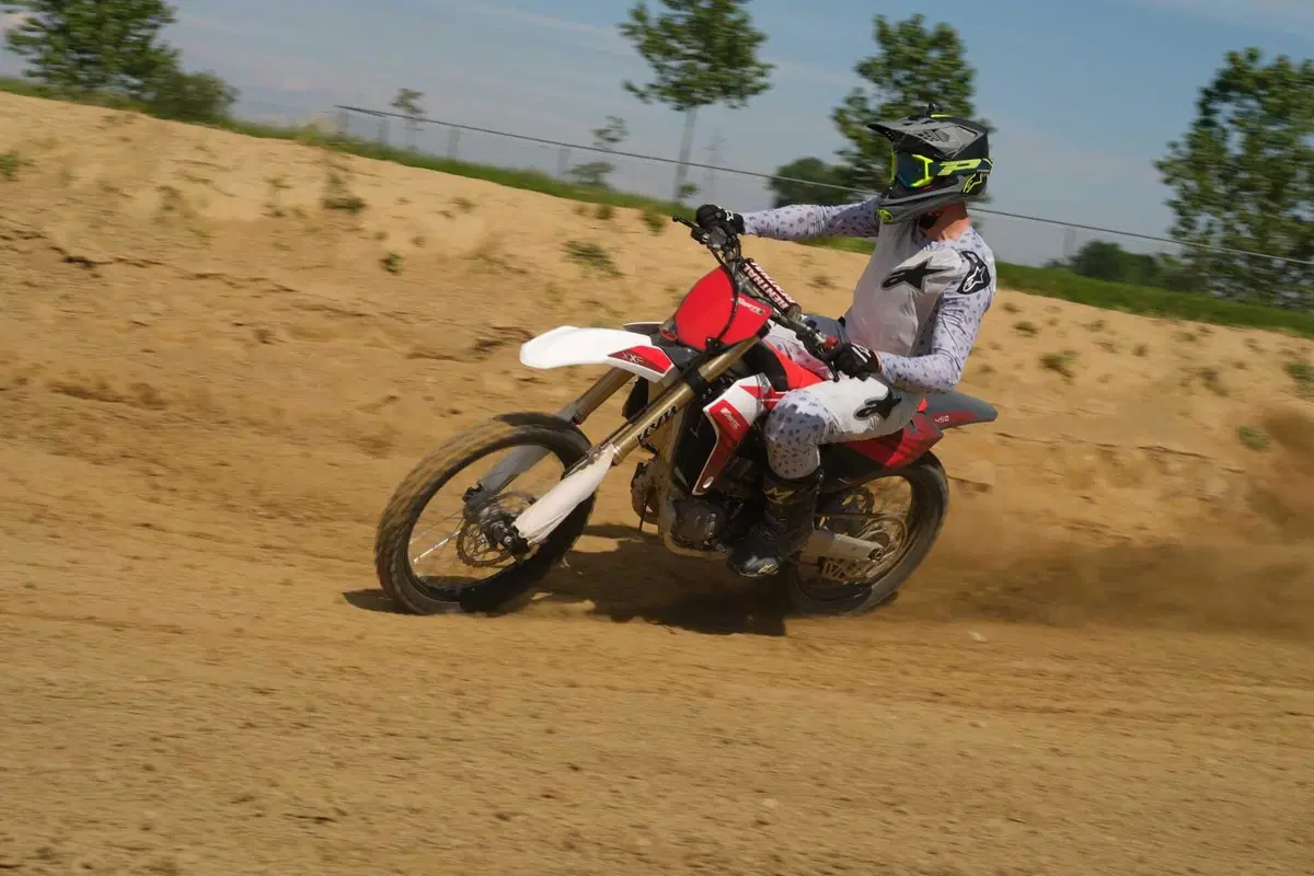 FANTIC XXF 450 TEST ESCLUSIVO: è la migliore moto da cross per correre oggi? (14)